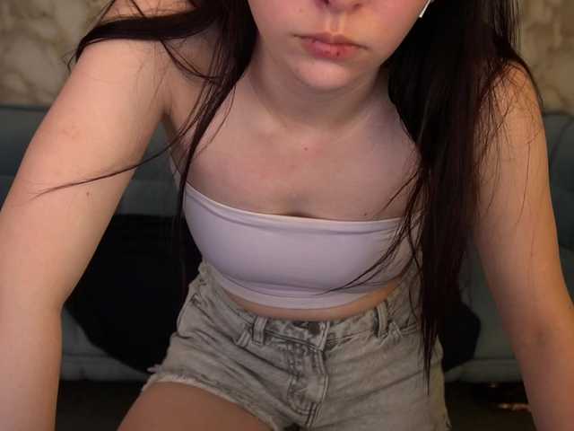 LiviaShy Live Cam on BongaCams