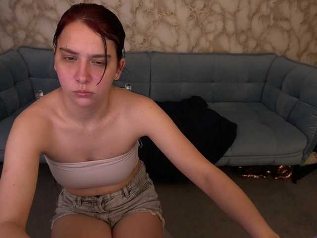 LiviaShy's BongaCams show and profile