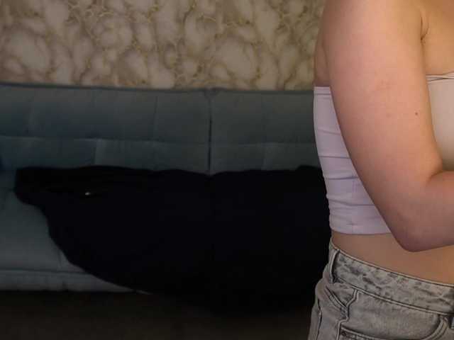 LiviaShy's BongaCams show and profile