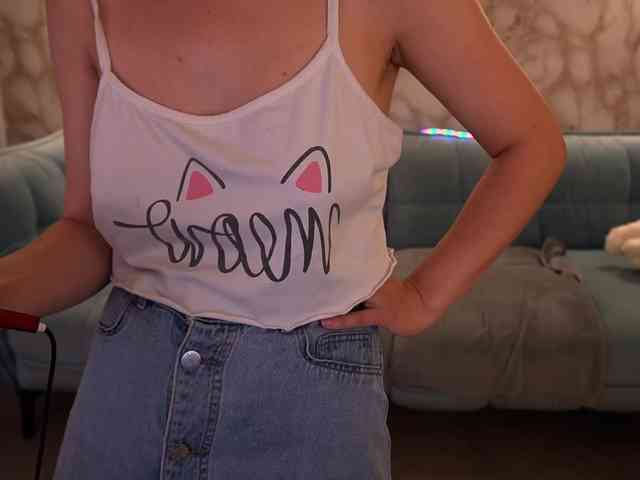 LiviaShy Live Webcam on BongaCams