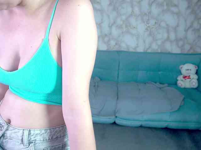 LiviaShy webcam