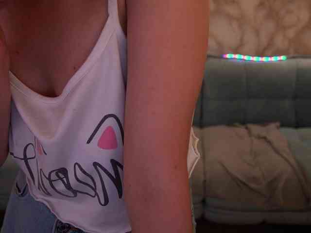 LiviaShy webcam