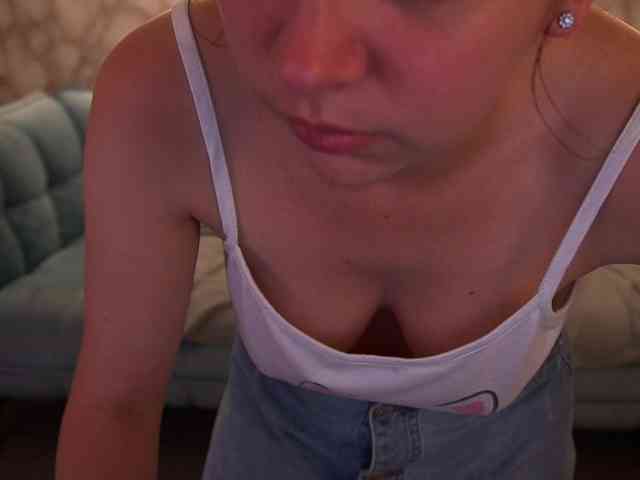 LiviaShy webcam