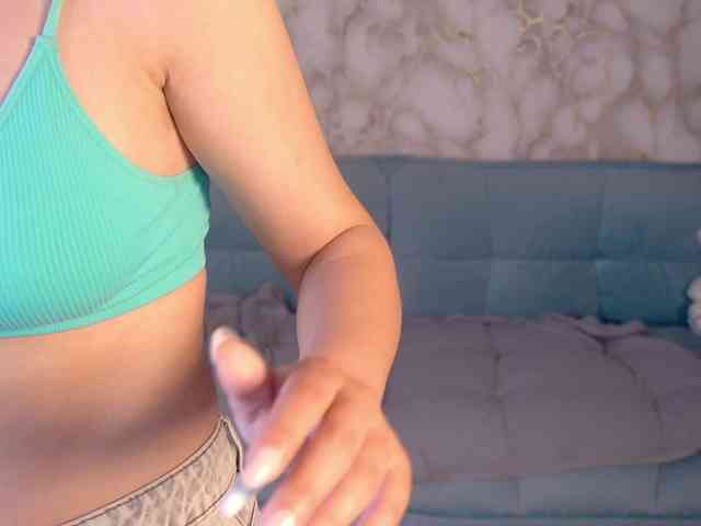 LiviaShy webcam