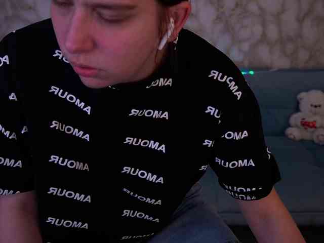 LiviaShy webcam