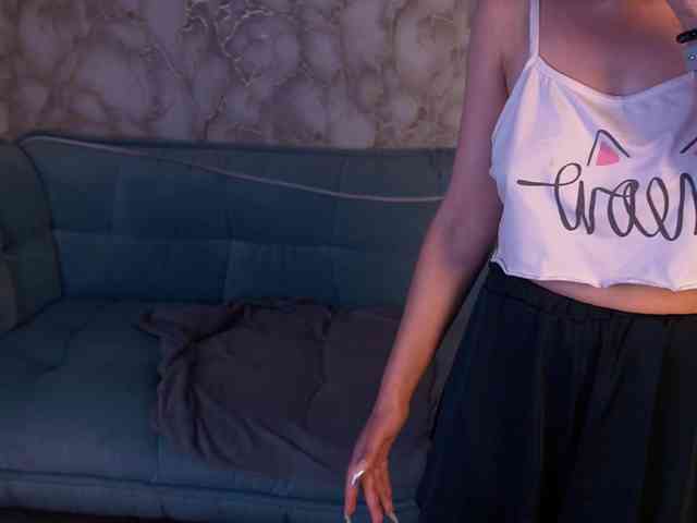 LiviaShy webcam