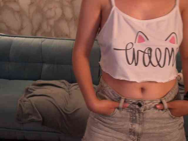 LiviaShy webcam