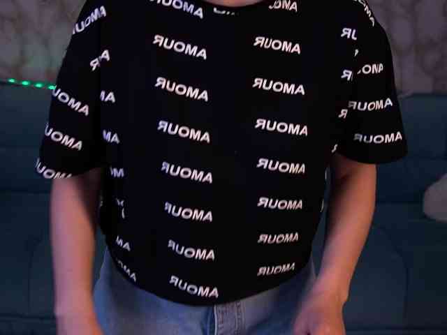 LiviaShy webcam