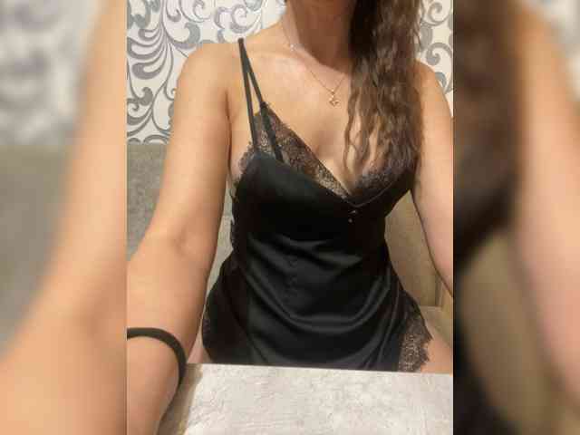 Karamelka111 webcam