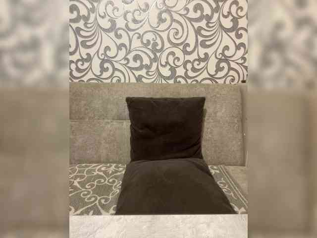 Karamelka111 webcam