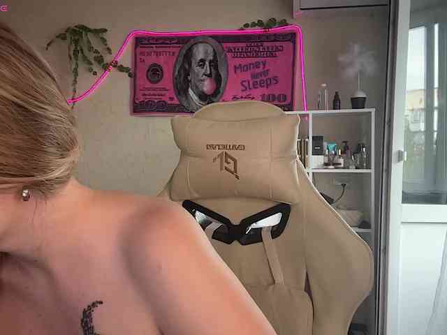 VictoriaMist webcam