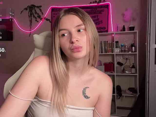 VictoriaMist webcam