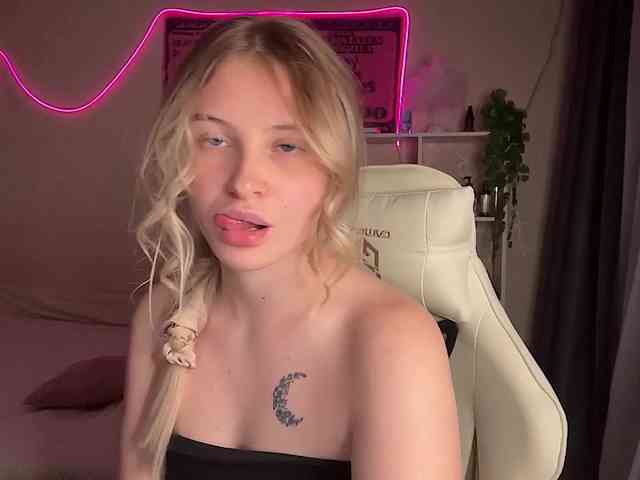 VictoriaMist webcam