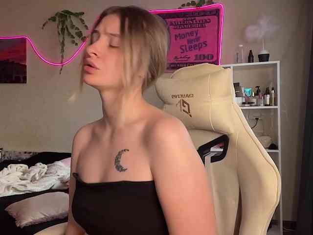 VictoriaMist webcam