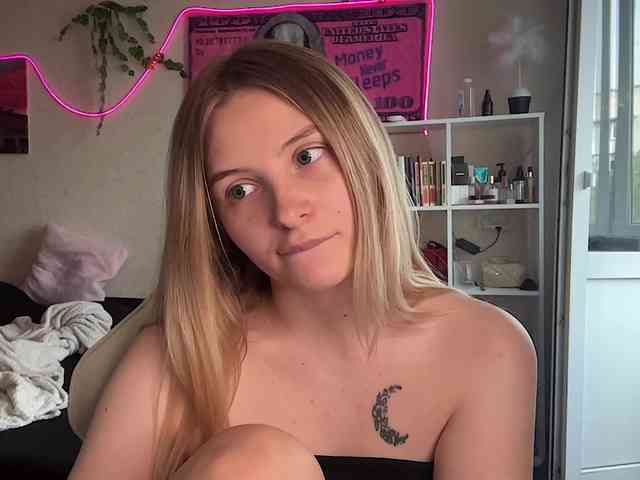 VictoriaMist webcam
