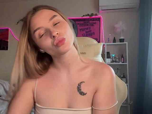 VictoriaMist webcam