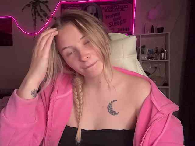 VictoriaMist webcam