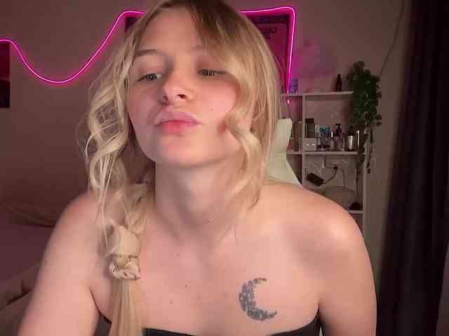 VictoriaMist webcam