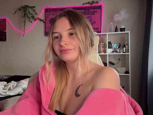 VictoriaMist webcam