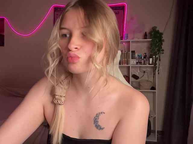 VictoriaMist webcam