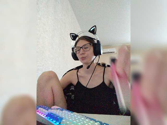 KittyMiracle live webcam show