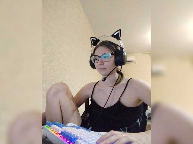 KittyMiracle live cam on BongaCams