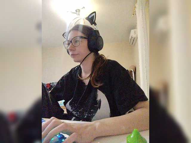 KittyMiracle live cam preview