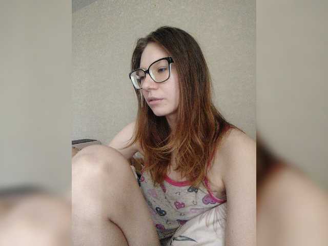 le modèle KittyMiracle est en webcam porno dans un show sur le site bongacams, il possède les tags suivants: White/Caucasian,Brunette,Shaved