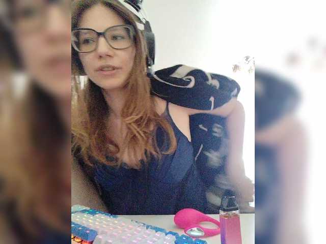 KittyMiracle live cam on BongaCams