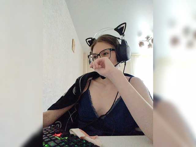 KittyMiracle live cam on BongaCams