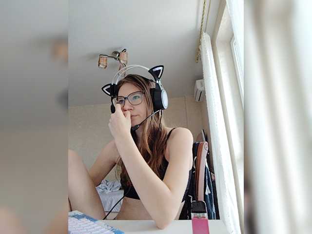 KittyMiracle live cam on BongaCams