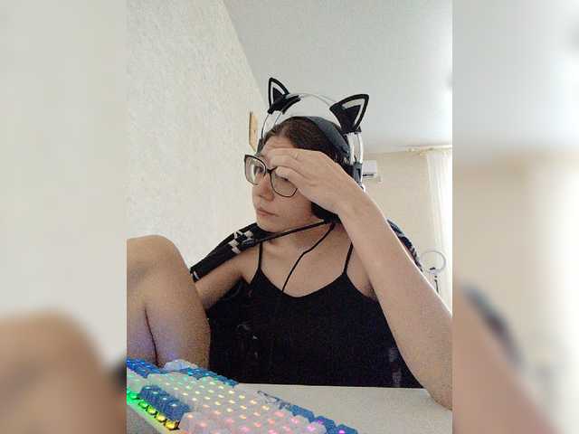 KittyMiracle live cam on BongaCams