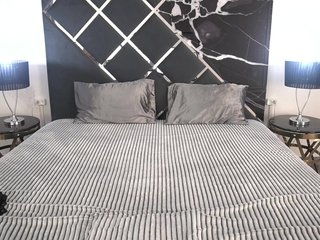 CyrenaLuxe Porn Show