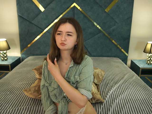 CyrenaLuxe live cam on BongaCams