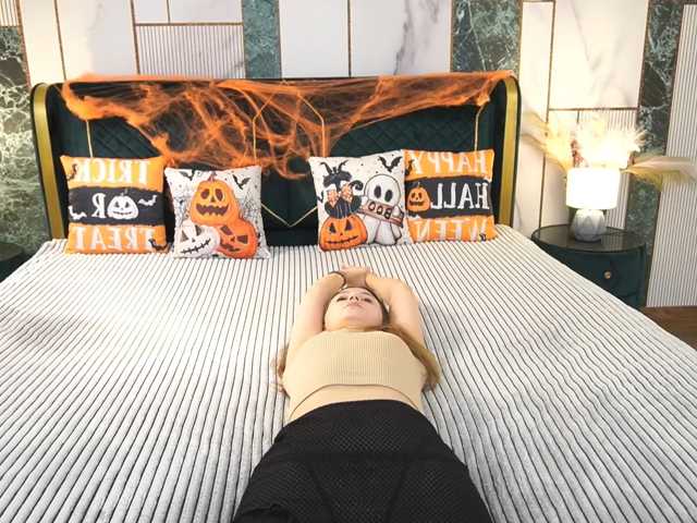 CyrenaLuxe live cam on BongaCams