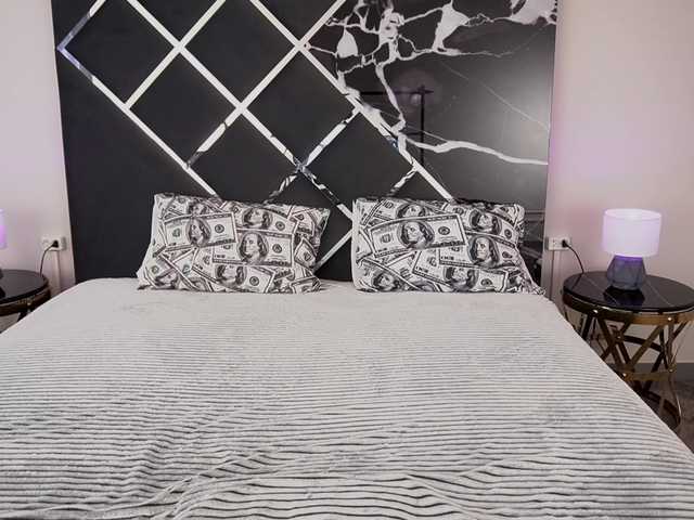 CyrenaLuxe live cam on BongaCams