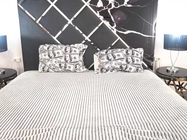 CyrenaLuxe live cam on BongaCams