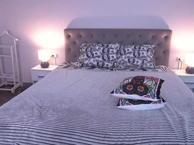 CyrenaLuxe live cam on BongaCams
