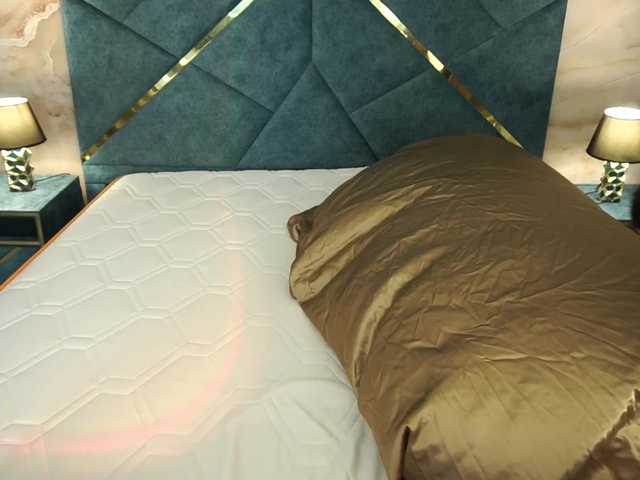 CyrenaLuxe live cam on BongaCams