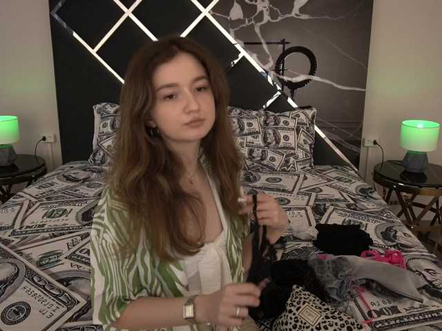 CyrenaLuxe live cam on BongaCams