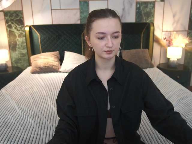 CyrenaLuxe live cam on BongaCams