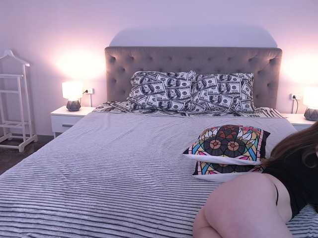 CyrenaLuxe live cam on BongaCams