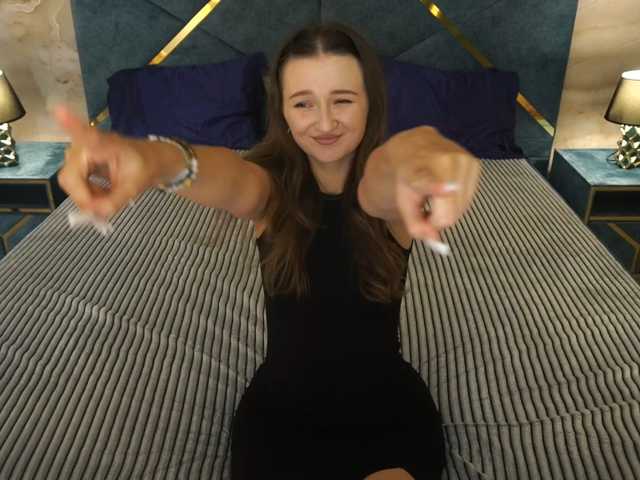 CyrenaLuxe live cam on BongaCams