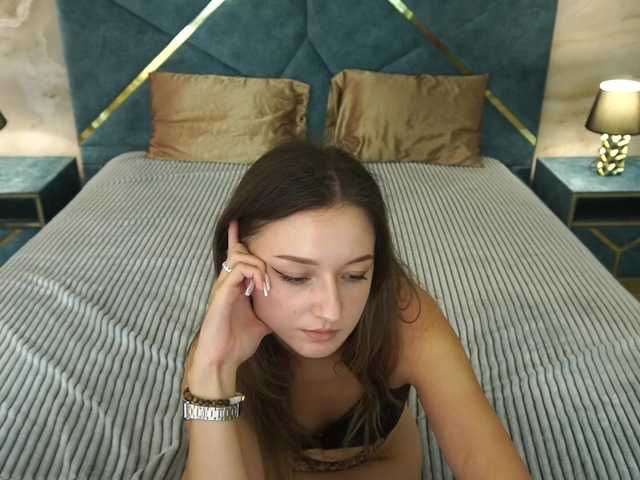 CyrenaLuxe live cam on BongaCams