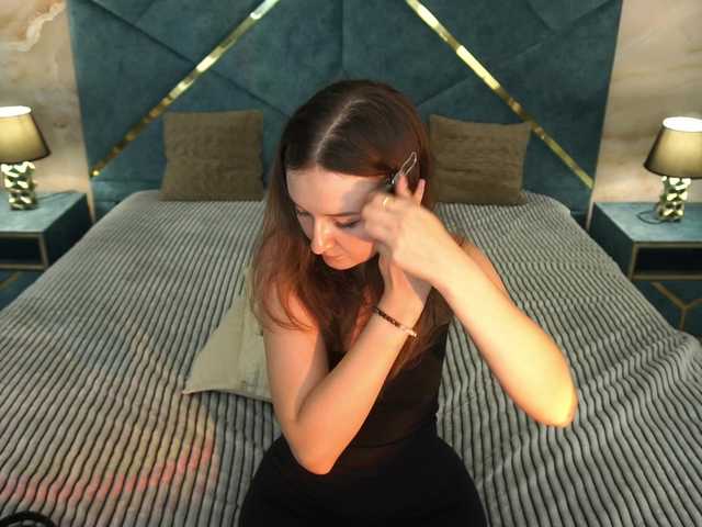 CyrenaLuxe live cam on BongaCams