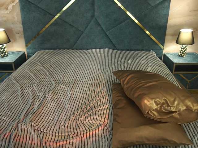 CyrenaLuxe live cam on BongaCams