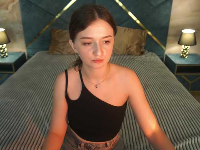 CyrenaLuxe live cam on BongaCams