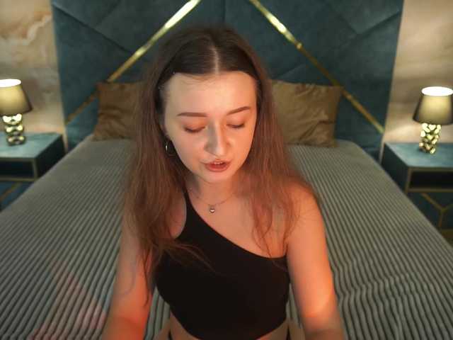 CyrenaLuxe live cam on BongaCams