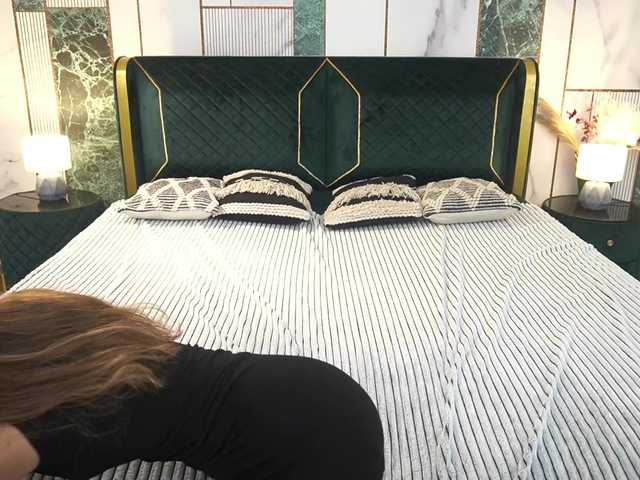 CyrenaLuxe live cam on BongaCams
