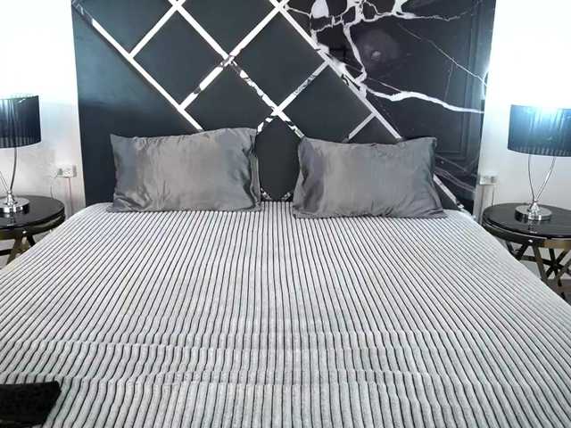 CyrenaLuxe live webcam show